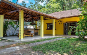 Casa Ipê Amarelo - Área arborizada em Boiçucanga a 400m da praia